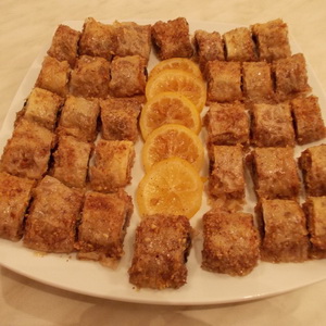 Posna baklava sa suvim šljivama i orasima