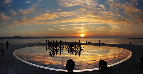 Zadarska riva svake noći šalje pozdrav Suncu