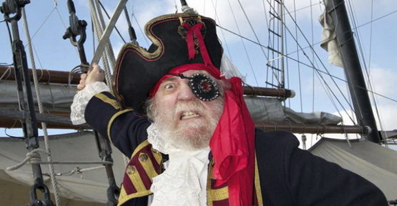 Zašto su pirati nosili povez na oku?