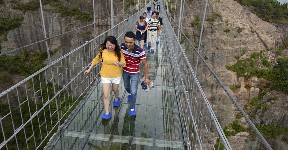 Otvoren najveći viseći most od stakla na svetu