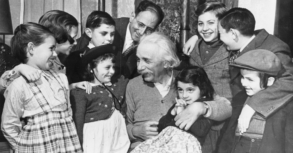 Kako je Ajnštajn odgovorio na pitanje devojčice Filis „da li se naučnici mole?”