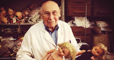 Henri Launay, doktor za lutke