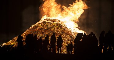 Novogodišnja borba za najveću lomaču u Holandiji