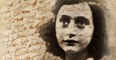 Ana Frank, komadić plavog neba okružen teškim crnim oblacima