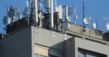 Koliko su po zdravlje opasne antene za mobilnu telefoniju koje se nalaze na mnogim zgradama?